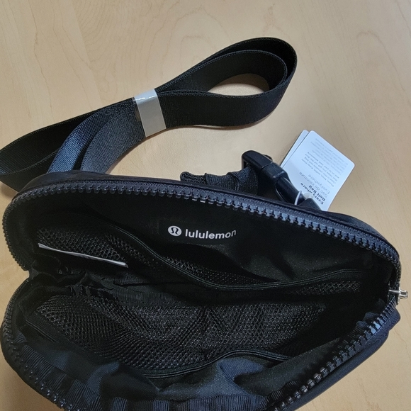 Lululemon | Everywhere Belt Bag - Black - Picture 7 of 9